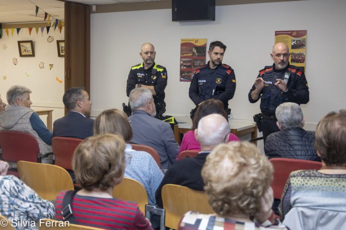 251105 Xerrada Policia al Sant Jordi web-43